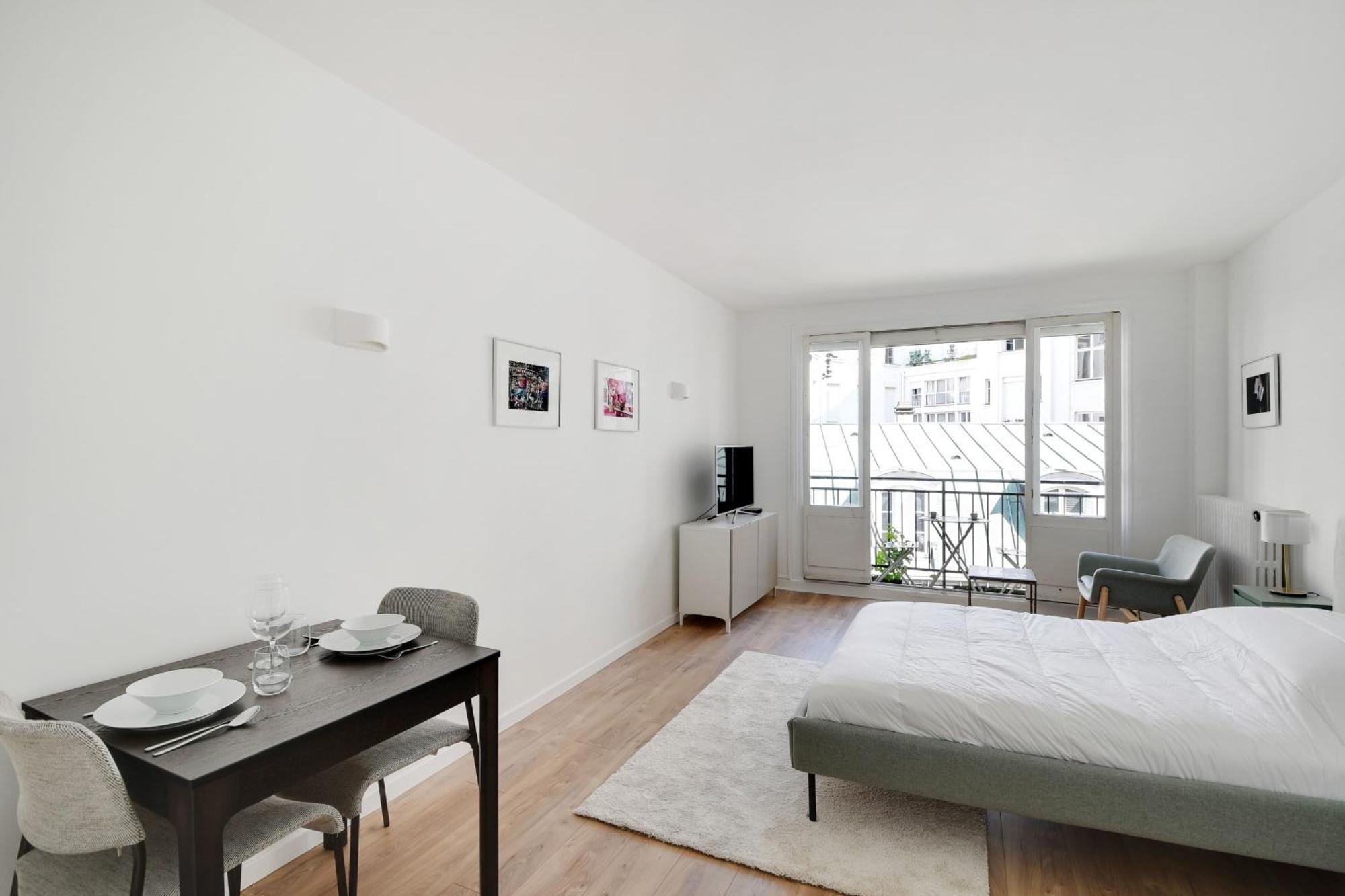 Bright Studio For 2 - Champs-Elysees Париж Екстериор снимка