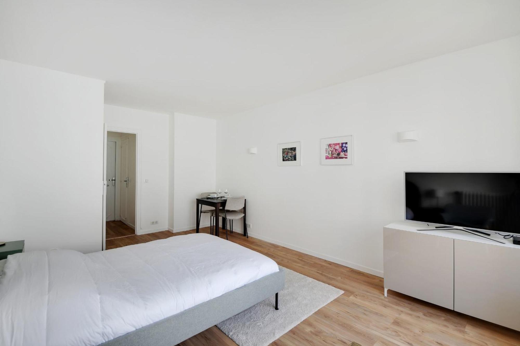 Bright Studio For 2 - Champs-Elysees Париж Екстериор снимка